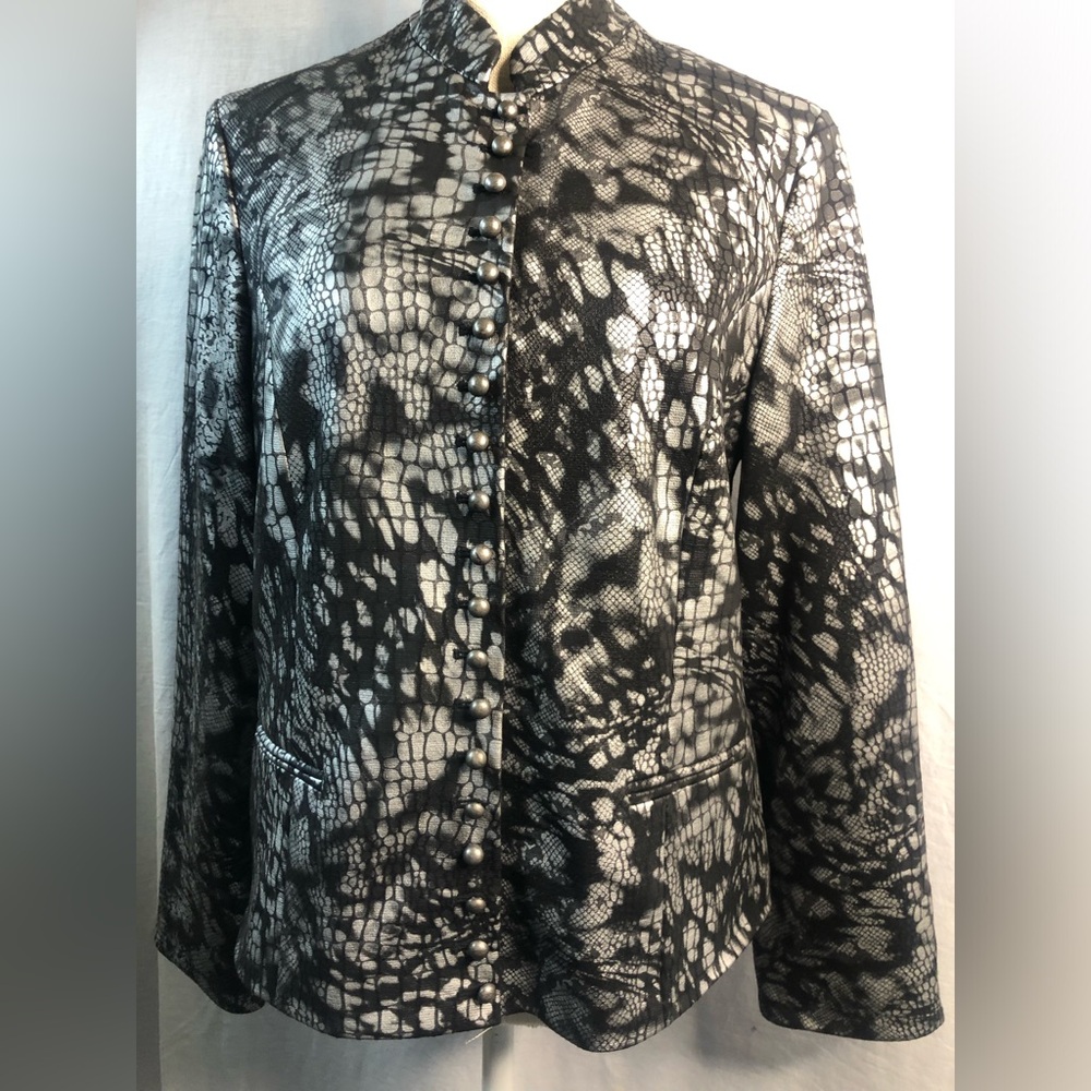 Chico's‎ Womens Size 1 Medium Stunning Silver Metallic Jacket